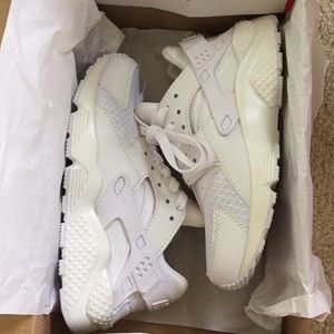 all white nike air huarache